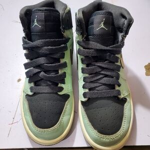 NIKE Jordan 1 Retro Mint foam